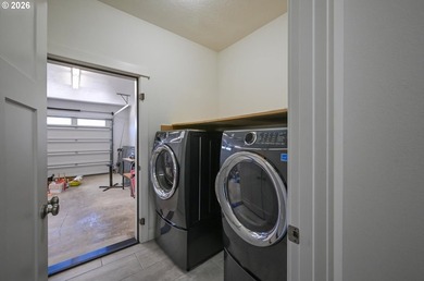 Beautifully maintained 4-bedroom, 2-bath, 1,919 sq ft home built - photo 21