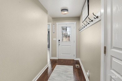 Very well maintained 2 level home in a private gated community - photo 2