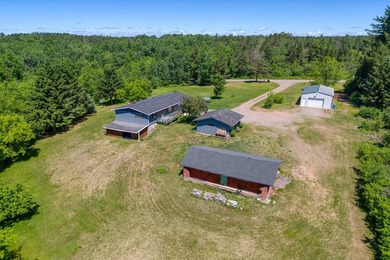 This country home is situated in a private setting just minutes - photo 23