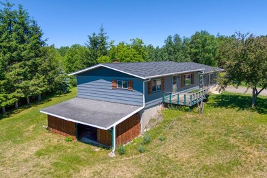 This country home is situated in a private setting just minutes - photo 25