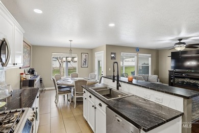 Very well maintained 2 level home in a private gated community - photo 5