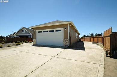 Beautifully maintained 4-bedroom, 2-bath, 1,919 sq ft home built - photo 26