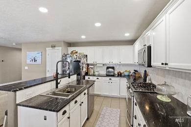 Very well maintained 2 level home in a private gated community - photo 7