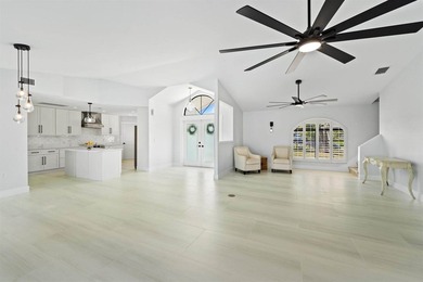 Beautifully renovated waterfront home in Beau Rivage with ocean - photo 7
