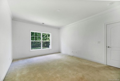 Welcome to this beautifully maintained end unit offering comfort - photo 12
