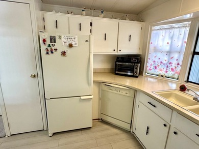 Beautifully Maintained 1983 Doublewide - Turnkey & Move-In Ready - photo 12