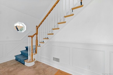 Welcome to this beautifully maintained end unit offering comfort - photo 15