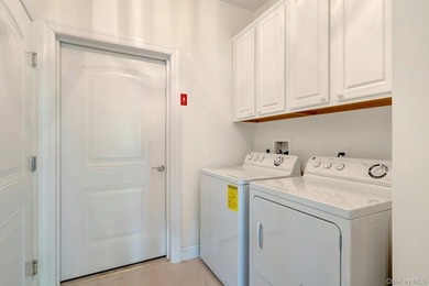 Welcome to this beautifully maintained end unit offering comfort - photo 20