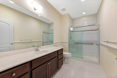 Welcome to this beautifully maintained end unit offering comfort - photo 22