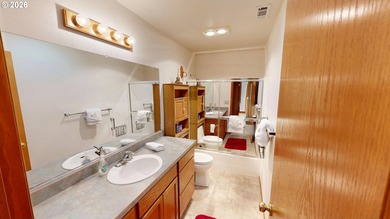 IMMACULATELY maintained home near Harris Beach, and in a quiet - photo 22