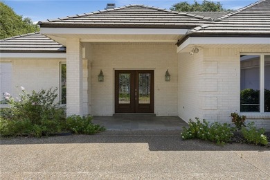 Welcome to this exceptional waterfront home in the highly - photo 4