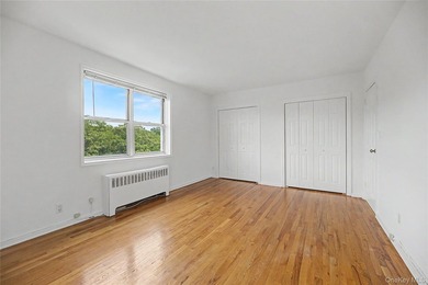 Welcome to this bright and spacious top-floor 2-bedroom, 1 - photo 16