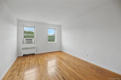 Welcome to this bright and spacious top-floor 2-bedroom, 1 - photo 18