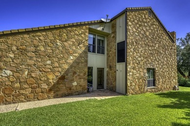 Great end townhome immaculate with furnishing, wood flooring - photo 1