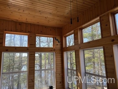 Merriman Lake - Tucked away near the end of a private road, this - photo 15