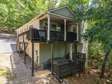 Recently Renovated 5 bedroom elevated chalet that sleeps 14! - photo 1