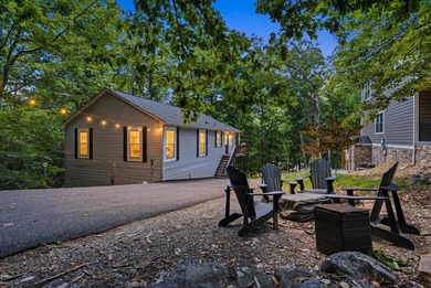 Recently Renovated 5 bedroom elevated chalet that sleeps 14! - photo 2
