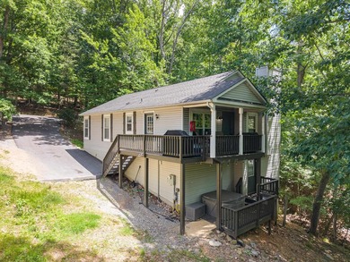 Recently Renovated 5 bedroom elevated chalet that sleeps 14! - photo 3