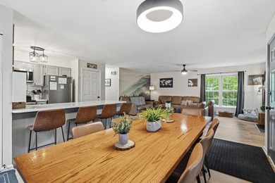 Recently Renovated 5 bedroom elevated chalet that sleeps 14! - photo 4