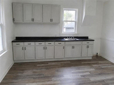 Welcome to 23 Wolff St - a charming and versatile home offering - photo 5