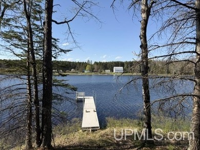 Merriman Lake - Tucked away near the end of a private road, this - photo 36