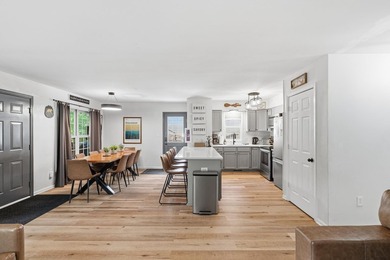 Recently Renovated 5 bedroom elevated chalet that sleeps 14! - photo 8