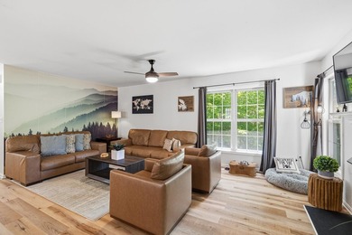 Recently Renovated 5 bedroom elevated chalet that sleeps 14! - photo 10