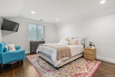 Set on a beautifully landscaped property with wonderful curb - photo 15