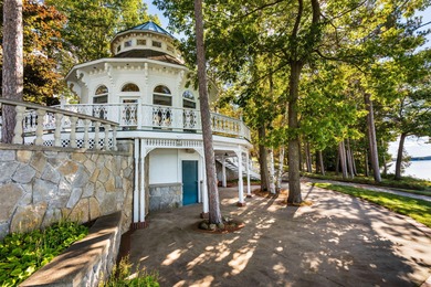 As soon as the gate opens, the quarter-mile driveway leads you - photo 16