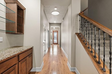 Escape to the prestigious Villas at Banbury Meadows-Idaho's