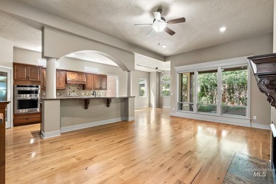 Escape to the prestigious Villas at Banbury Meadows-Idaho's