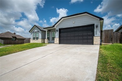 Gorgeous 3 bedroom/2 bathroom corner lot home with many upgrades - photo 3