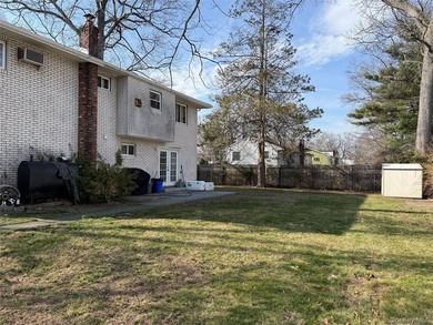 Welcome to this beautifully maintained single-dwelling home - photo 3