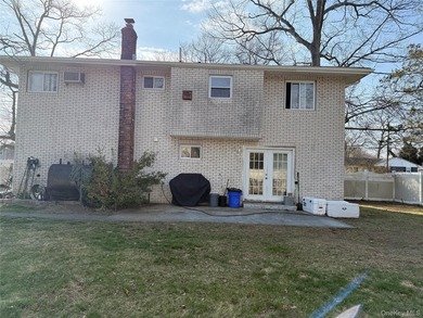 Welcome to this beautifully maintained single-dwelling home - photo 4