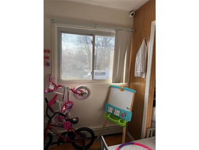 Welcome to this beautifully maintained single-dwelling home - photo 9