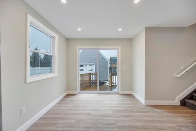 Welcome to 52 Halycon Road in Lindenhurst! Located just down the - photo 14