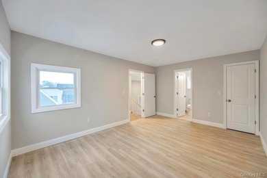 Welcome to 52 Halycon Road in Lindenhurst! Located just down the - photo 17