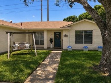 Welcome to this inviting 3 bedroom, 2 bath home in Portland's - photo 4