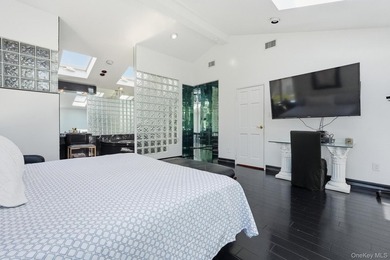 Experience refined living in this stunning and spacious - photo 14