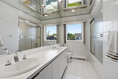 Experience refined living in this stunning and spacious - photo 18