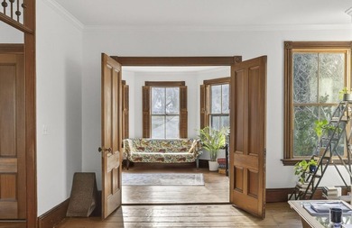 This beautiful Queen Anne style house embodies the perfect blend - photo 18