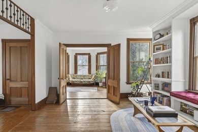This beautiful Queen Anne style house embodies the perfect blend - photo 20