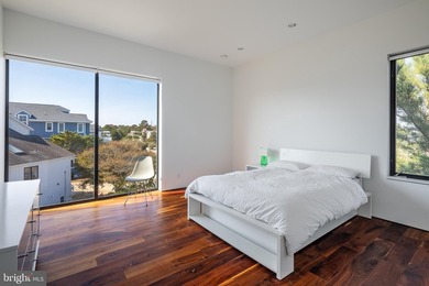 A singular achievement in modern coastal architecture, this - photo 24