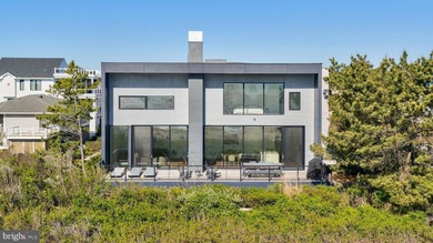 A singular achievement in modern coastal architecture, this - photo 27
