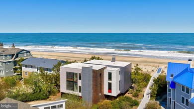 A singular achievement in modern coastal architecture, this - photo 29
