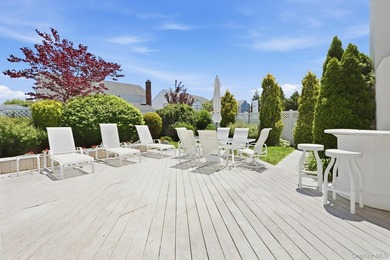 Experience refined living in this stunning and spacious - photo 30