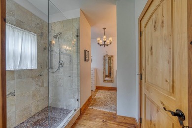 Awesome custom-built waterfront home on beautiful Lake Cypress - photo 38