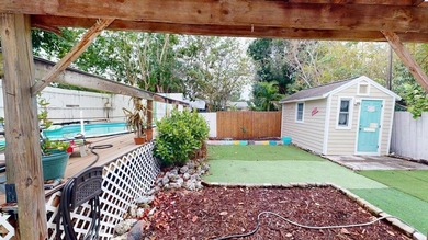 This cute bungalow style home is looking for someone to make it - photo 46