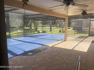 3-bedroom, 2-bath single-family pool home with a split-bedroom - photo 2