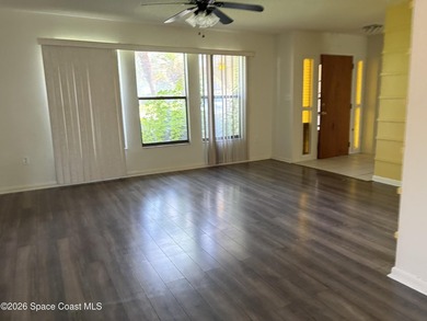 3-bedroom, 2-bath single-family pool home with a split-bedroom - photo 4